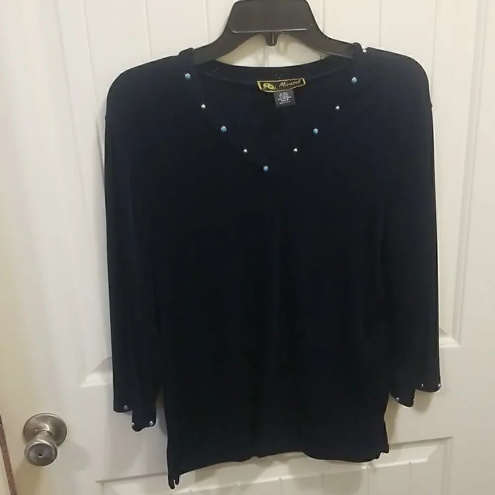 Mirasol Casual Studded Collar/ Studded Sleeve V-Neck Top Wmn's sz Large Navy